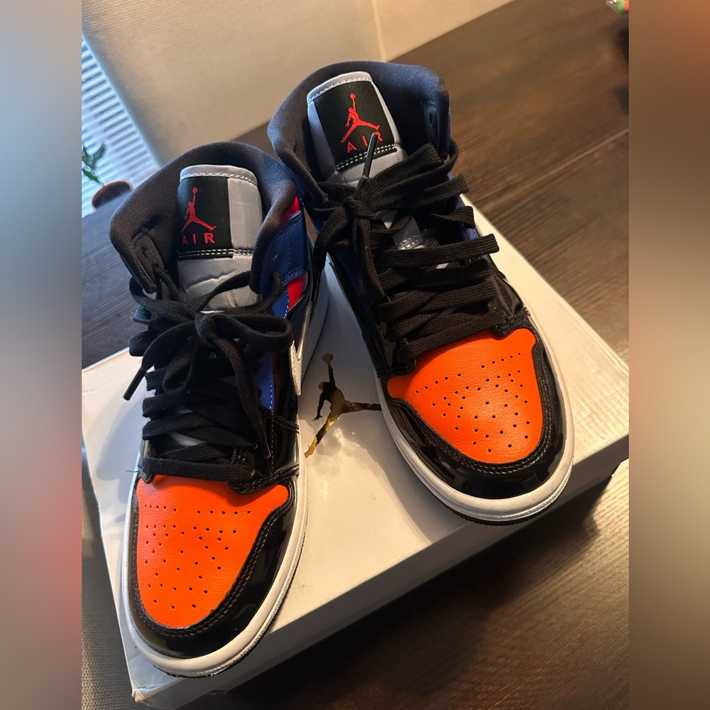 Women’s Air Jordan 1 Mid SE-Size 7 - Picture 8 of 9